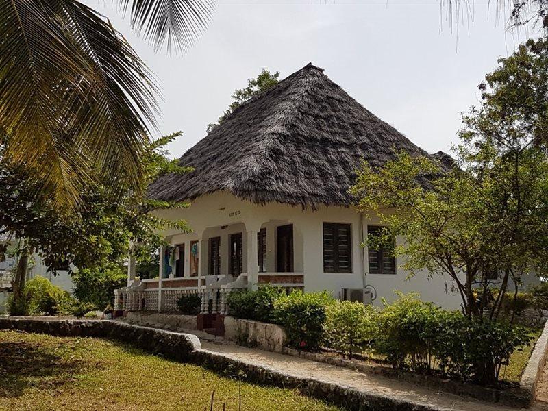 The Nungwi Inn Hotel エクステリア 写真